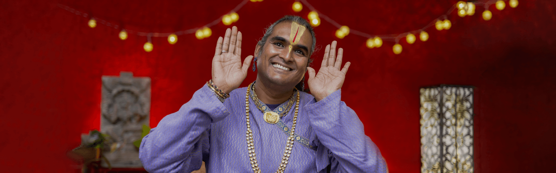 Online_darshan_featuredimage_red_hands_Guruji